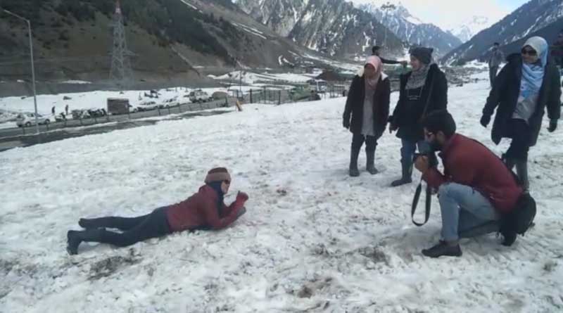 Tourism scenario in Kashmir is witnessing a turnaround with fresh snowfall