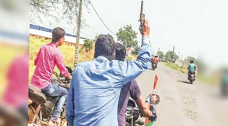 বীরভূমে অস্ত্র হাতে বাইক মিছিল তৃণমূলের, কমিশনে নালিশ বিরোধীদের