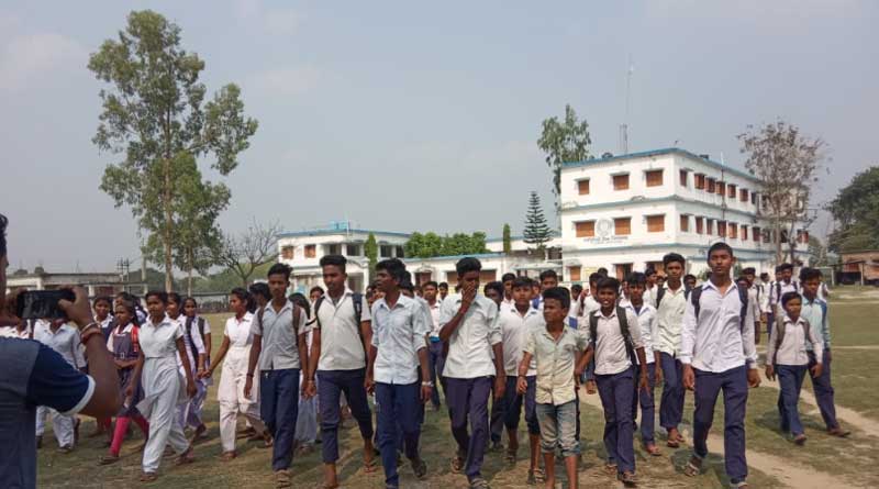 Students boycott unit test in North Dinajpur's Darivit High School