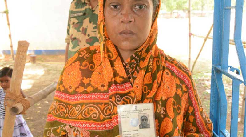 Dildar Khan, died during Panchayet poll, his wife casts vote peacefully