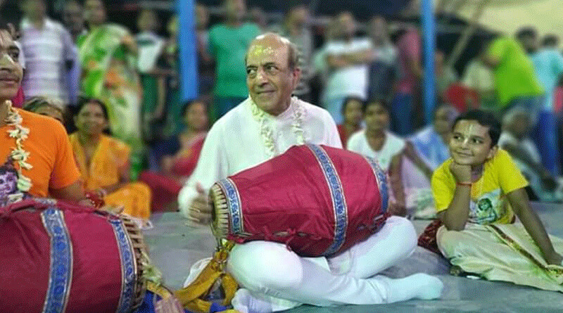 Barrackpore TMC candidate dinesh trivedi playing khol.