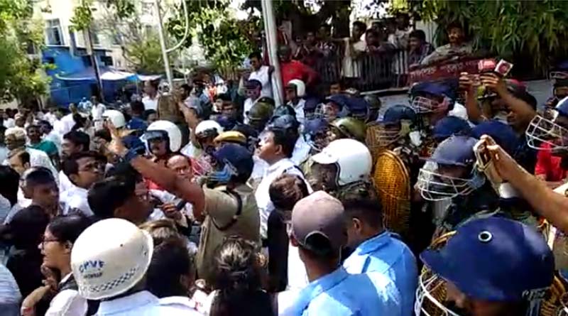 আইনজীবীদের ছত্রভঙ্গ করতে দফায় দফায় লাঠিচার্জ পুলিশের, ফের উত্তপ্ত হাওড়া
