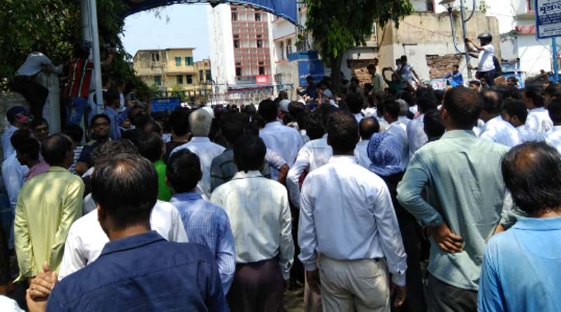 Lawyers across West Bengal goes on strike after Howrah brawl