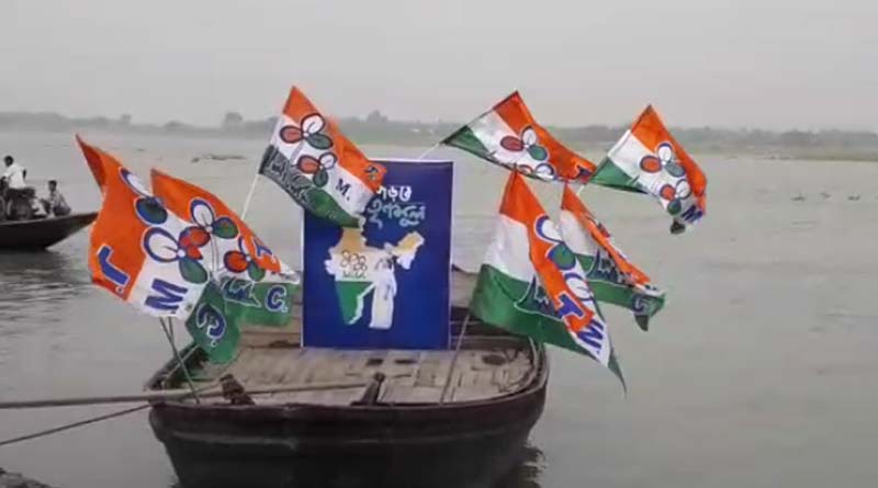 ভোটের প্রচারে সাজানো নৌকা নিয়ে জলে নামল তৃণমূল নেতৃত্ব