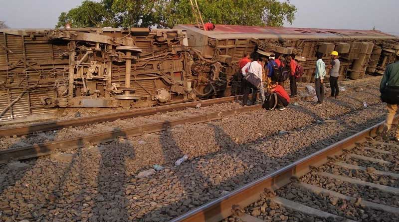 Twelve coaches of Poorva Express derailed near Kanpur