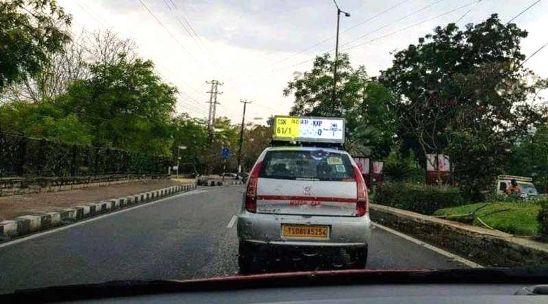 Telangana: This Taxiwala put up Live IPL Score on his taxi's rooftop