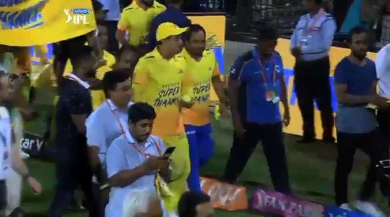 A different ball game from Dhoni excites chipok Crowd