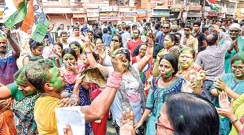 কলকাতার দুই আসনই থাকছে তৃণমূলের, জয় নিশ্চিত যাদবপুরেও
