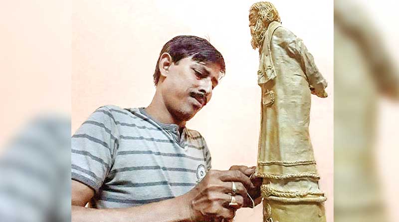 Artist makes paper mache statue of Rabindranath Tagore