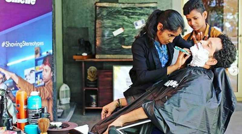 সাহসী মেয়েদের কাছেই হাতেখড়ি! এবার দাড়ি কামিয়ে ‘রেকর্ড’ ভাঙলেন শচীন