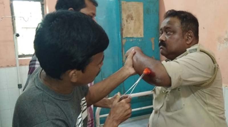 গরু চোর সন্দেহে যুবকদের মারধর, রণক্ষেত্র তুফানগঞ্জে আক্রান্ত সংবাদমাধ্যম