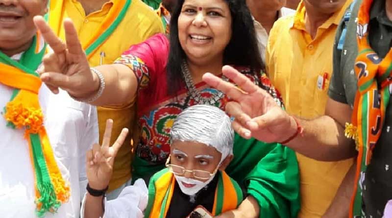 7 years old BJP supporter celebrates Modi wave in Delhi