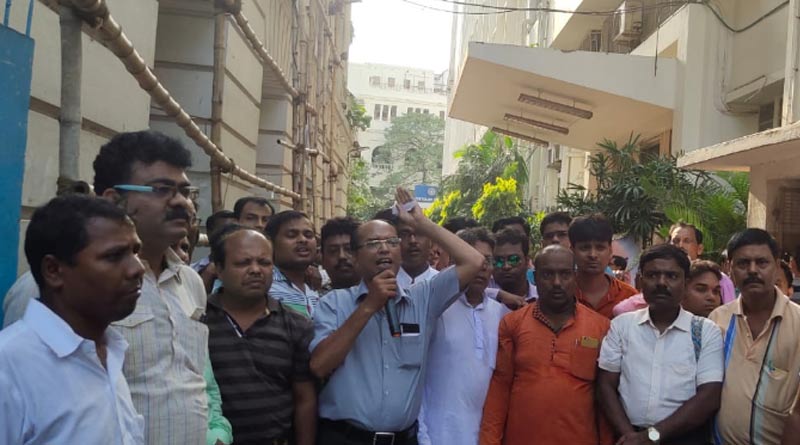 Protesters chant 'Jai Shree Ram' at Calcutta University