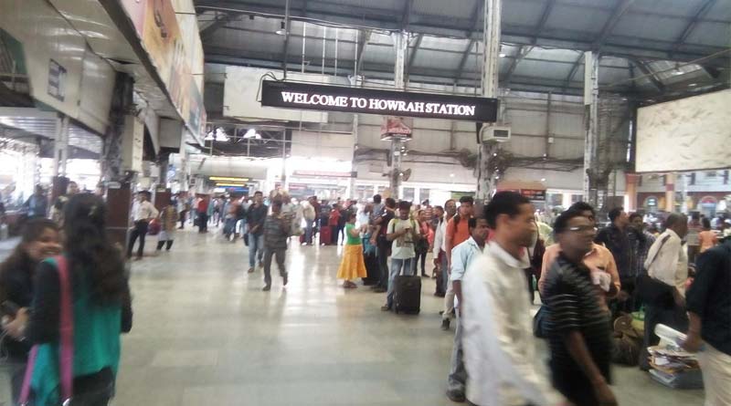 Mishap at Howrah station during office hours, 5 injured