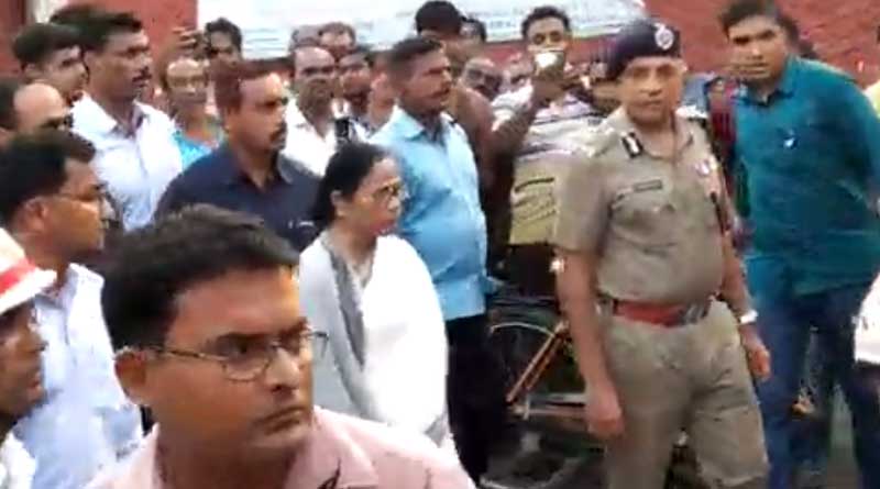 কনভয়ের সামনে ফের ‘জয় শ্রীরাম’ ধ্বনি, চামড়া গুটিয়ে দেওয়ার নিদান মুখ্যমন্ত্রীর