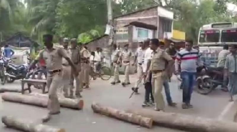 পানীয় জলের দাবিতে নোদাখালিতে গ্রামবাসীদের বিক্ষোভ, লাঠিচার্জ পুলিশের
