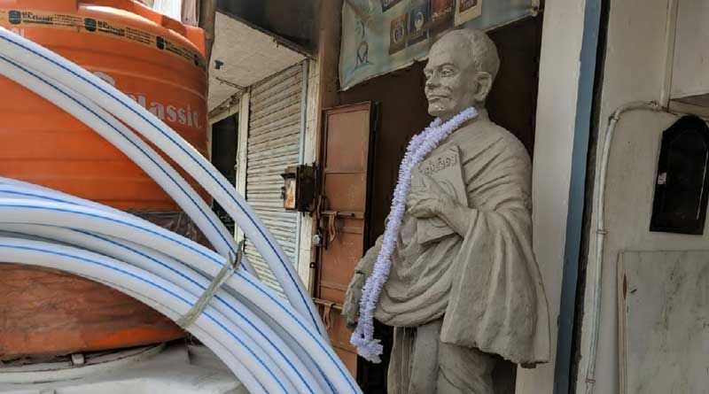 Statue of vidyasagar in Balurghat is kept aside carelessly