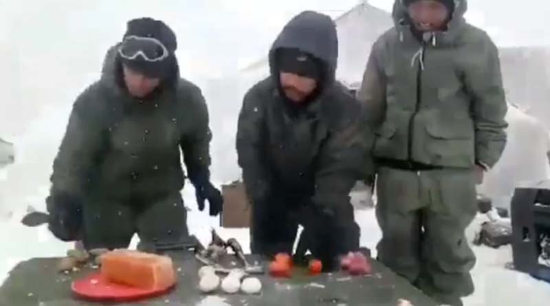 Indian Army jawans demonstrate struggle with food in Siachen