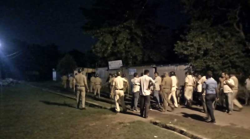 পতাকা ঘিরে অশান্তি, তৃণমূল-বিজেপি সংঘর্ষে অগ্নিগর্ভ কল্যাণী