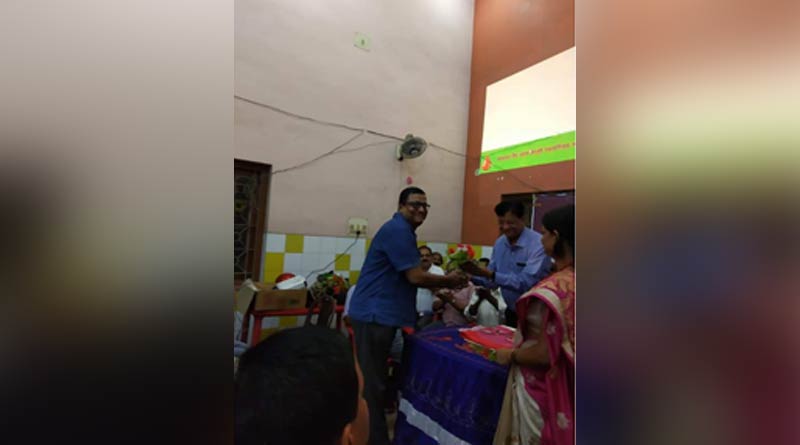 বাবার অস্ত্রোপচারে রক্তের অভাব, সমস্যা বুঝে রক্তদানে সেঞ্চুরি বিশ্বদীপের