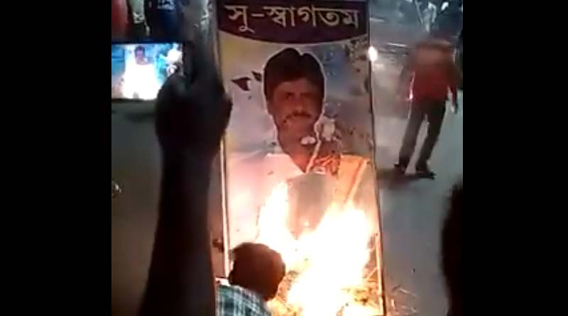 বেইমান! বনগাঁ উত্তরের দলত্যাগী বিধায়কের হোর্ডিংয়ে আগুন তৃণমূল সমর্থকদের