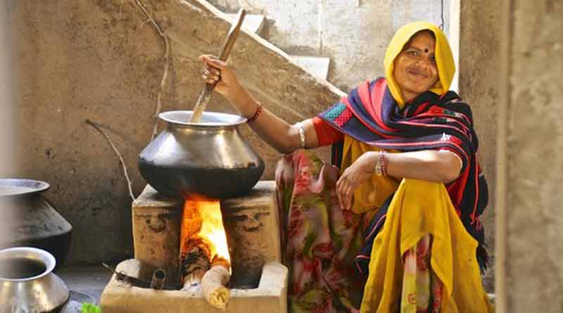 উজ্জ্বলা যোজনাতেও হয়নি লাভ, গেরস্থালির জ্বালানি দূষণেই মৃত্যু ৮ লক্ষ মানুষের!