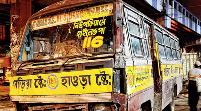 রাতের দুষ্কৃতী হামলায় উত্তেজনা গড়িয়ায়, বন্ধ তিনরুটের বাস পরিষেবা