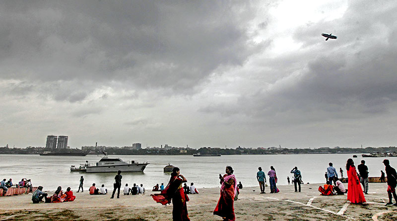 Heavy rainfall lashes South Bengal districts, 2 dead i lightning