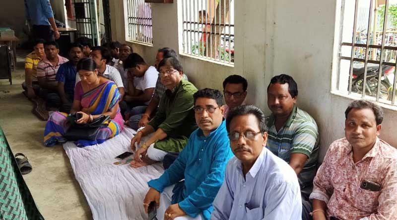 কোচবিহারে গেরুয়া সন্ত্রাসের অভিযোগে থানায় ধরনা তৃণমূল বিধায়কের