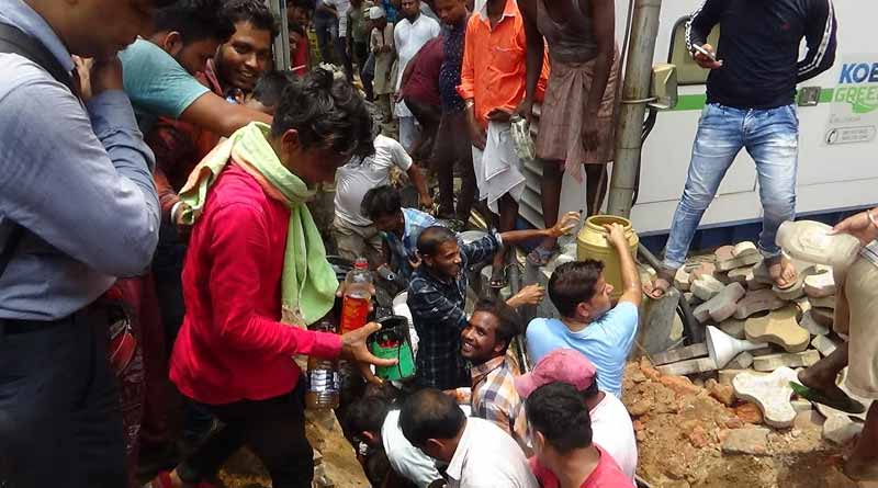 Petrol oozes out of ground in Asansol, locals fill cans