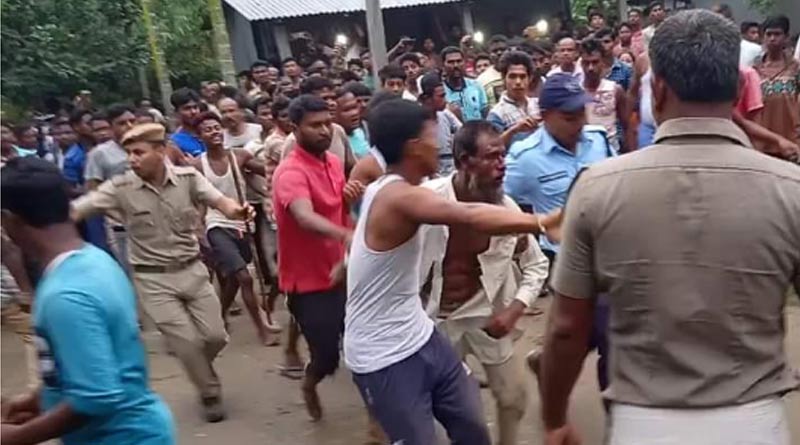‘অশরীরী’ ছেলেধরা সন্দেহে কবিরাজকে গণপিটুনি, উদ্ধারে গিয়ে আক্রান্ত পুলিশ