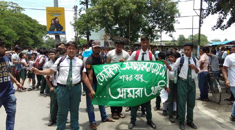 শিক্ষক বদলি সিদ্ধান্তের বিরোধিতা, দ্বিতীয় দিনেও শিকেয় জেনকিন্স স্কুলের পড়াশোনা
