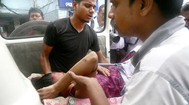 ওদের কী দোষ? প্রশাসন-ডাক্তারদের ‘ইগো’র লড়াইয়ে পিষ্ট রোগীরা