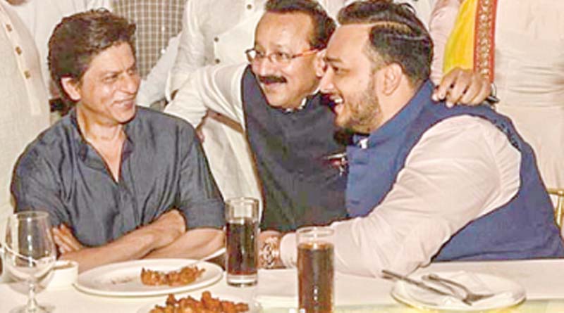 ডায়েট ভেঙে ইফতারে কাবাব খেলেন শাহরুখ, একসঙ্গে পার্টিতে এলেন ক্যাট-সলমন-লুলিয়া