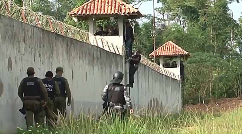 ব্রাজিলের জেলে গোষ্ঠীদ্বন্দ্বে মৃত ৫৭, বন্দিদের মুন্ডু নিয়ে চলল ফুটবল খেলা!