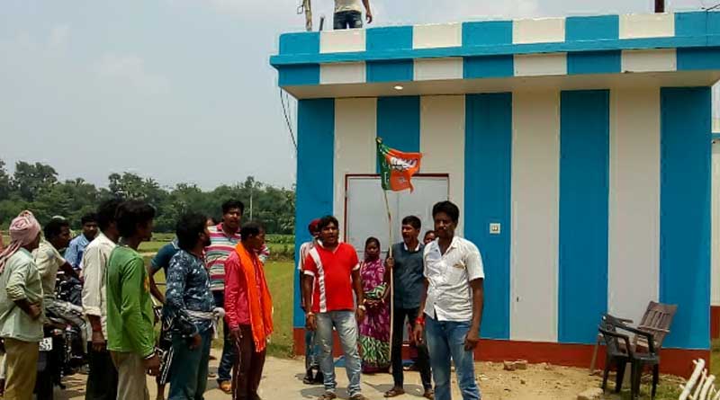 সরকারি প্রকল্পের ঘর দখল করে তৃণমূলের পার্টি অফিস! শোরগোল বর্ধমানে