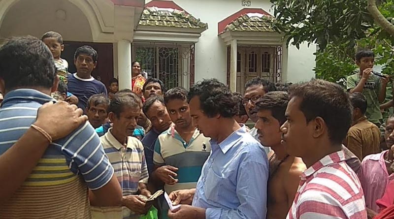 গণবিক্ষোভের চাপে সুপারভাইজার, ফেরালেন ১০০ দিনের কাজে কাটমানির টাকা