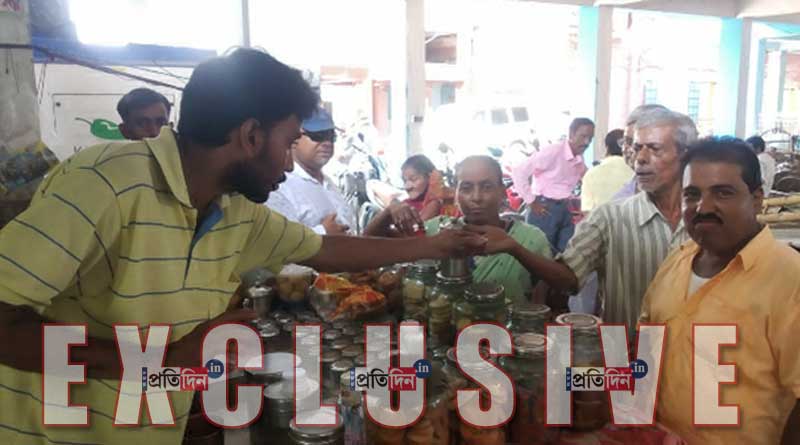 Youth sells tea for just one rupee at Krishnanagar in Nadia