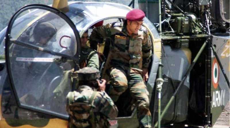 MS Dhoni singing 'Main Pal Do Pal Ka Shayar Hun' in army uniform