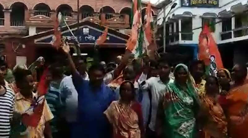 সাফাইকর্মীর আত্মহত্যা, কর্তৃপক্ষকে দায়ী করে কর্মবিরতিতে কৃষ্ণনগর পুরসভার কর্মীরা