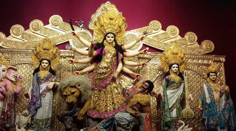 কলকাতার দুর্গাপুজোয় বড় চমক, লেবুতলা পার্কে এবার সোনার প্রতিমা