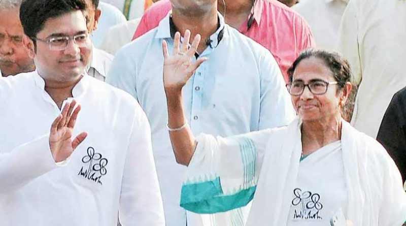 বিজেপিকে রুখতে সিপিএমের পথে তৃণমূল! ৩ লক্ষ হোলটাইমার নিয়োগের ভাবনা মমতার