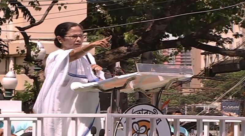 সোনভদ্রে দলিতদের খুন করেছে বিজেপি, একুশের মঞ্চ থেকে তোপ মমতার