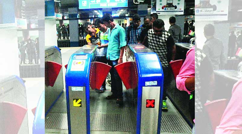 Smart Card Gate on Metro station creates problem for passengers
