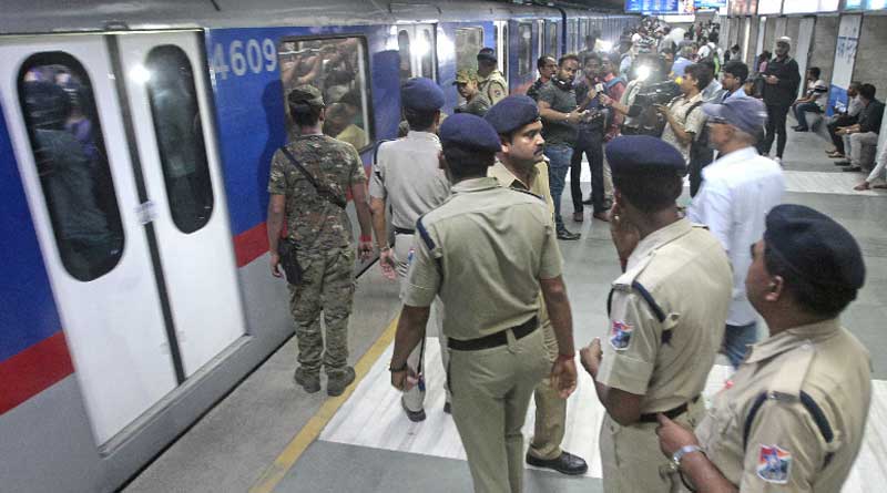 Metro Services halted between Dumdum to Girish park due to technical glitch | Sangbad Pratidin