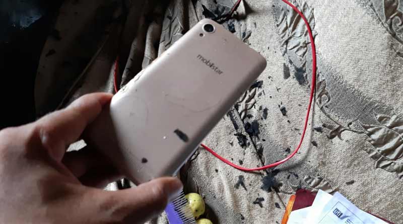 চার্জে থাকা অবস্থাতেই মোবাইলে কথা, বিস্ফোরণে মৃত যুবতী