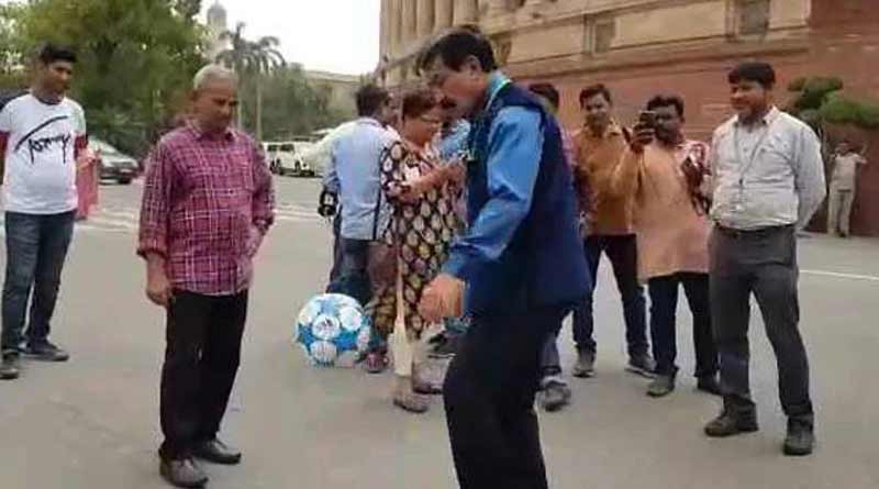 খেলায় নজর নেই সরকারের, সংসদে ফুটবল পায়ে অভিনব প্রতিবাদে প্রসূন