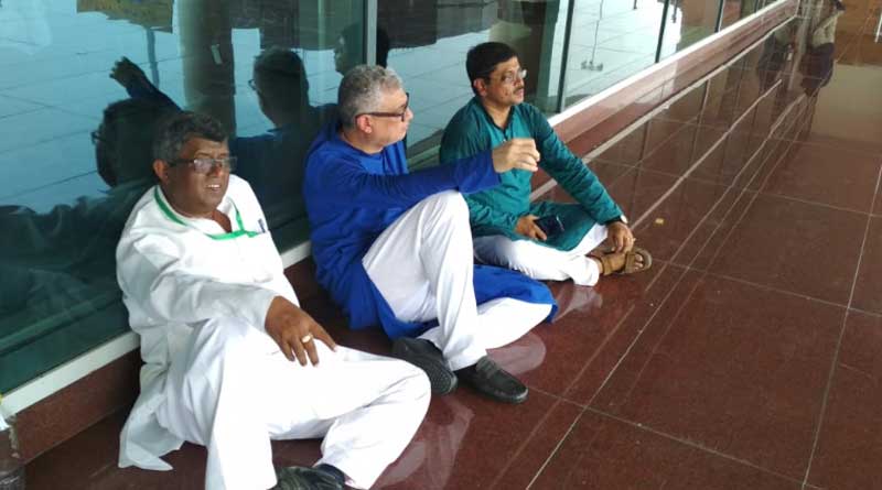 TMC delegation on way to meet victims' families detained at Varanasi.
