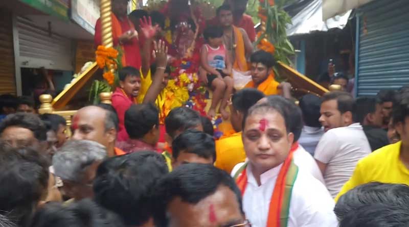 WB Minister and BJP Leader pull the Chariot of Goddess Tara