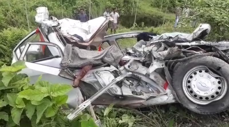 কালচিনিতে গাড়ি-ট্রাক মুখোমুখি সংঘর্ষ, মৃত শিশুকন্যা-সহ ৪